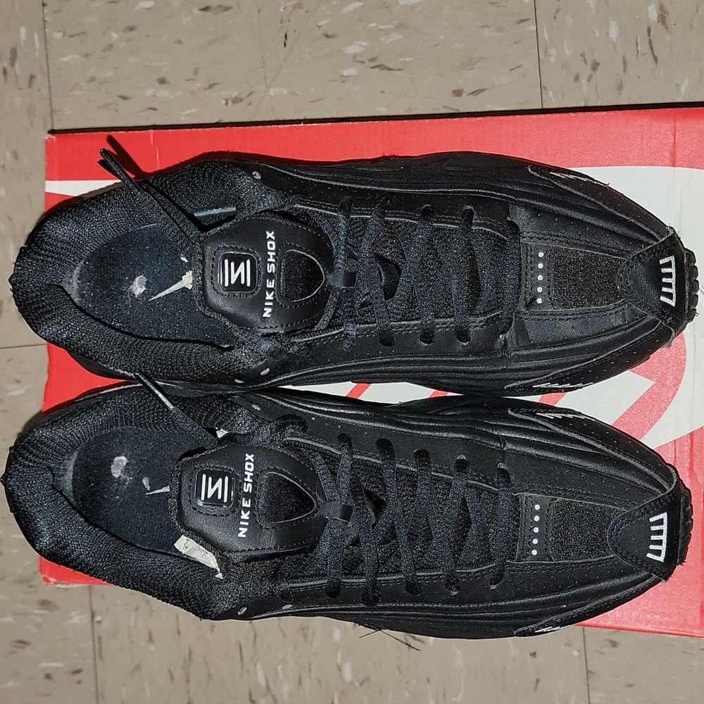 Nike Shox R4